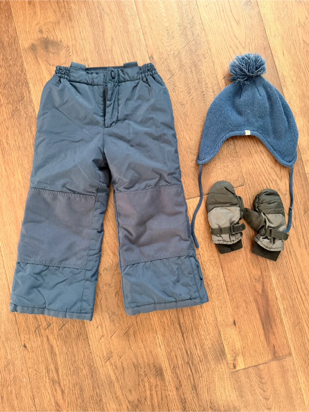 All for $20!! Kids Snow Lot (Size 5 Snow Pants, Hat & Mittens)