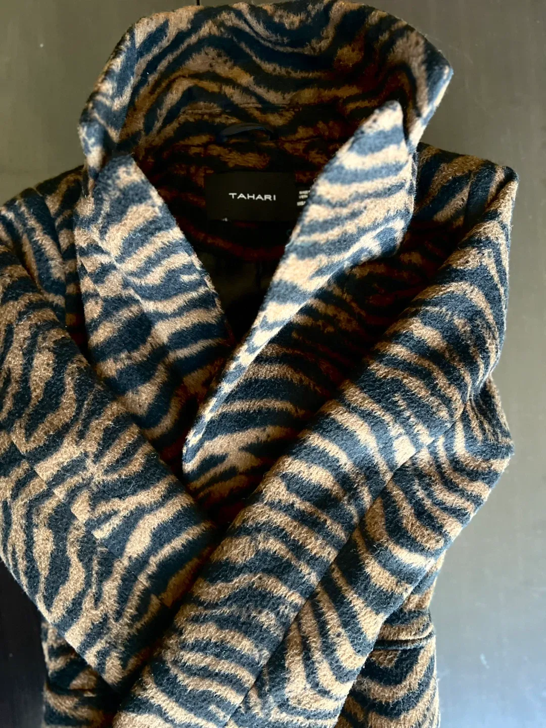 SIZE XXS - Tahari Zebra Stripe Coat - MOVING OUT SALE✈️ image indicator(2)