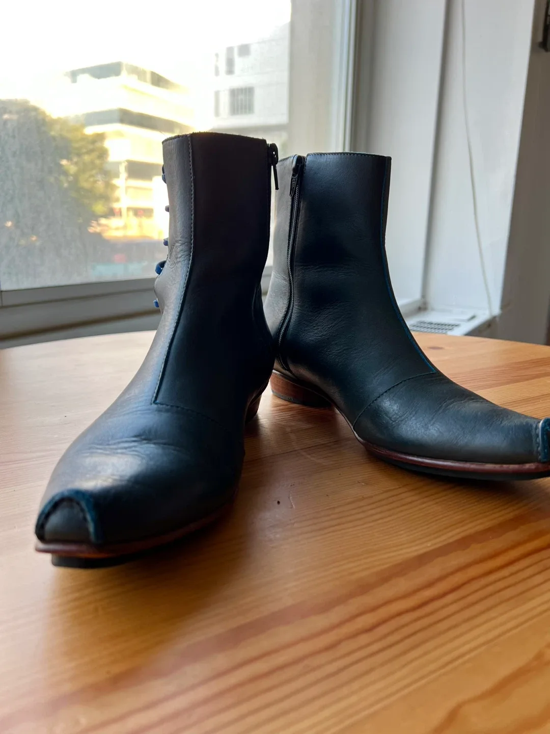 SIZE 8.5 FLUEVOG LEATHER BOOTS - MOVING SALE ✈️ image indicator(5)