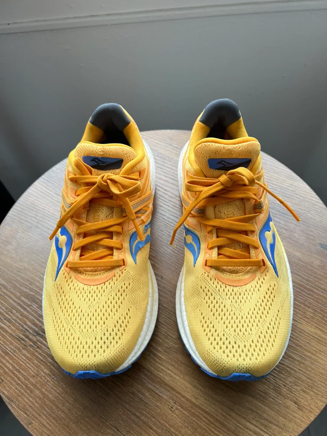 SIZE 8.5 Saucony Triumph 20 Running Shoes -MOVING OUT SALE ✈️ image indicator(3)