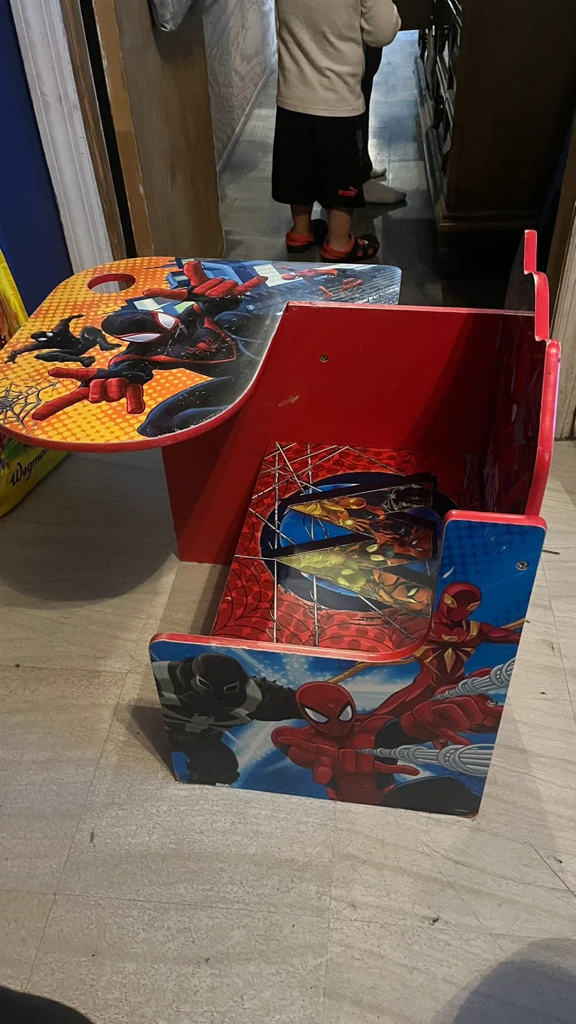 Marvel Ultimate Spider-Man Kids Desk and Chair image indicator(2)