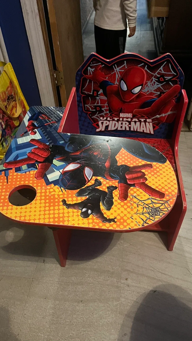 Marvel Ultimate Spider-Man Kids Desk and Chair