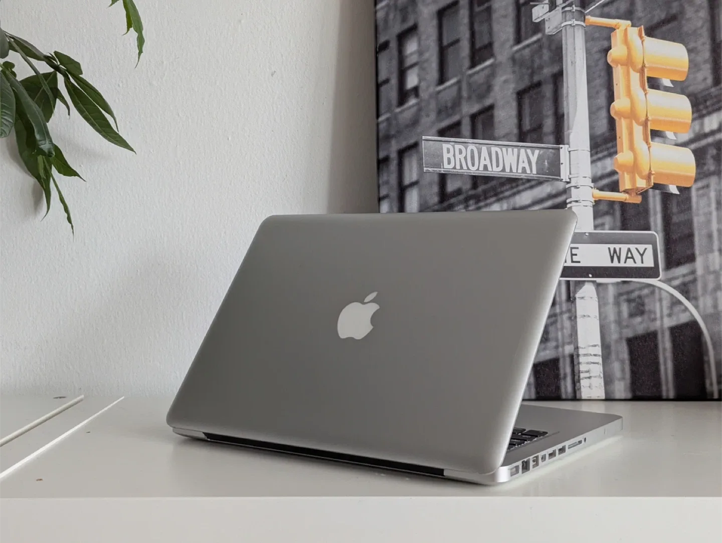 MacBook Pro 13” Mid-2012 with a Core i7 image indicator(5)