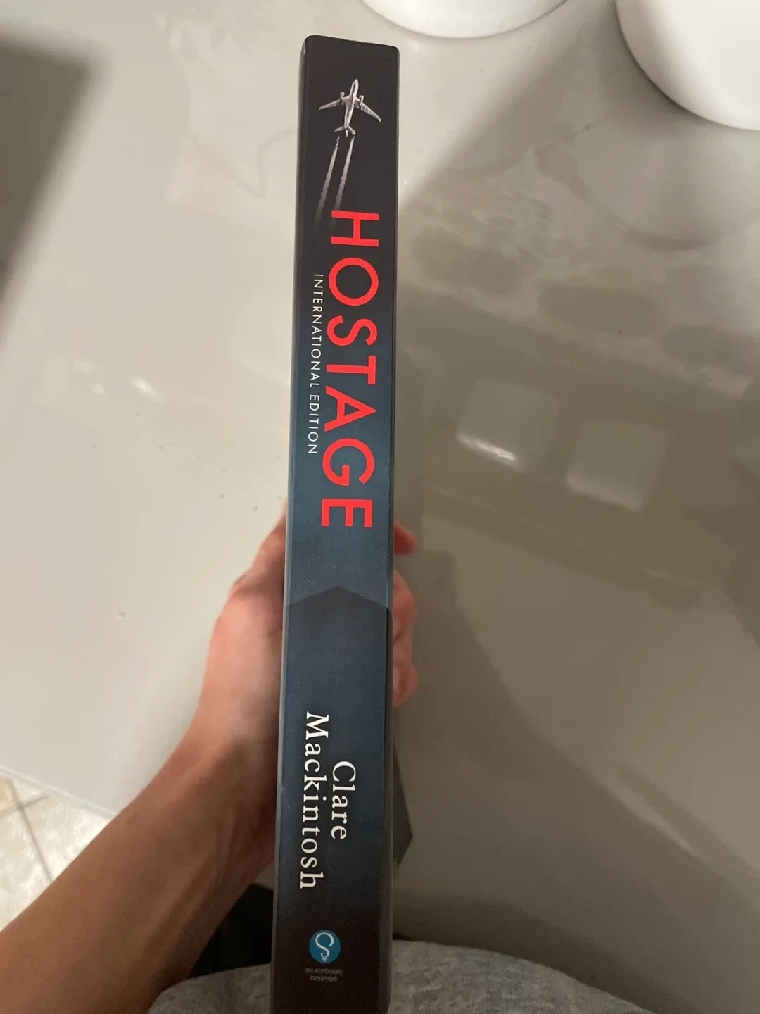 Hostage by Clare Mackintosh - International Edition image indicator(3)