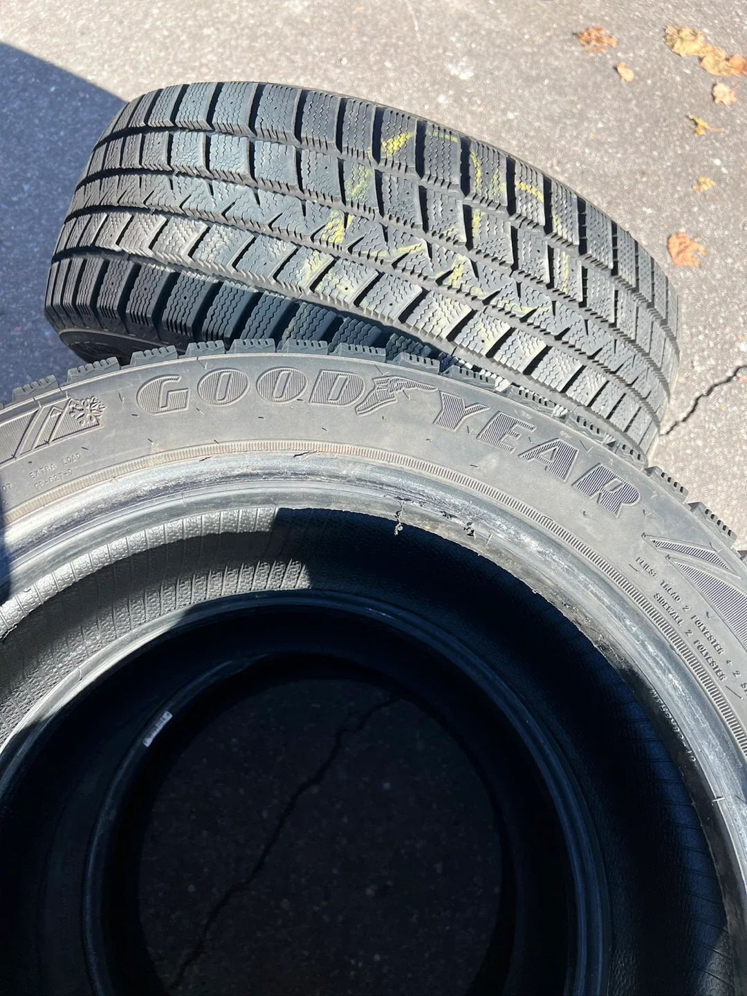 Goodyear WinterCommand 225/60R17 Winter Tires image indicator(3)