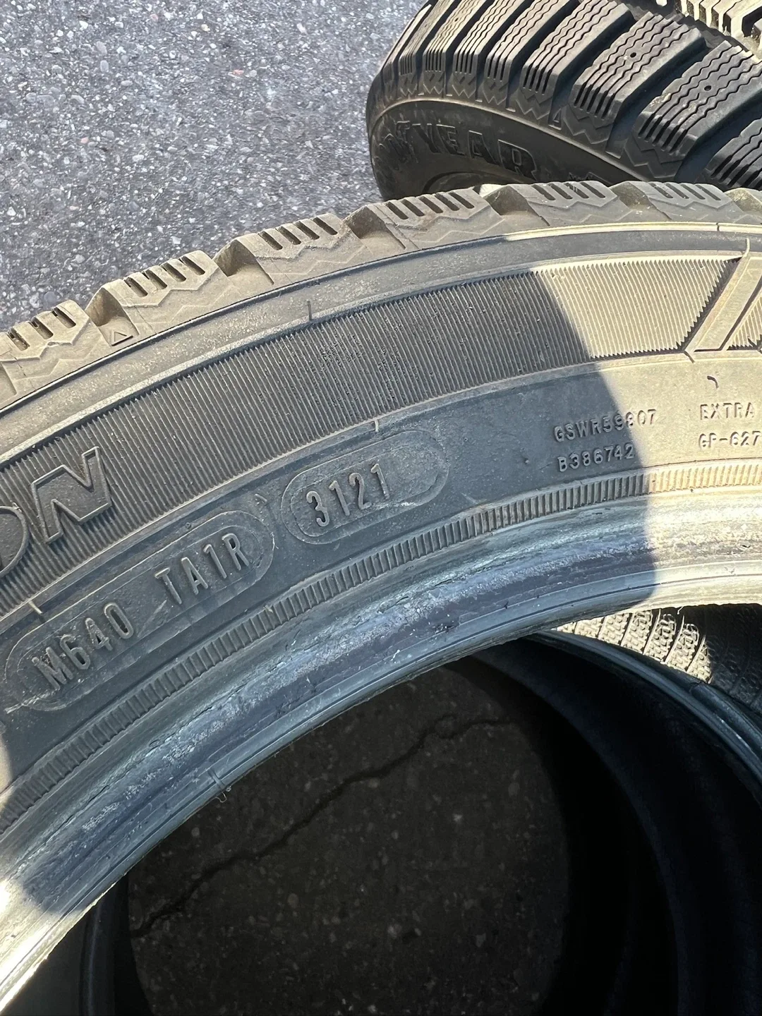 Goodyear WinterCommand 225/60R17 Winter Tires image indicator(4)
