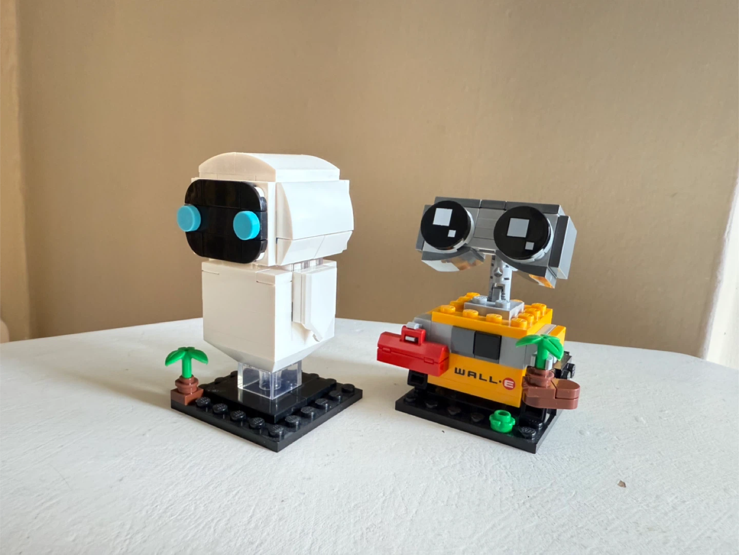 LEGO Eve and Wall-E set 40619 - photo 3
