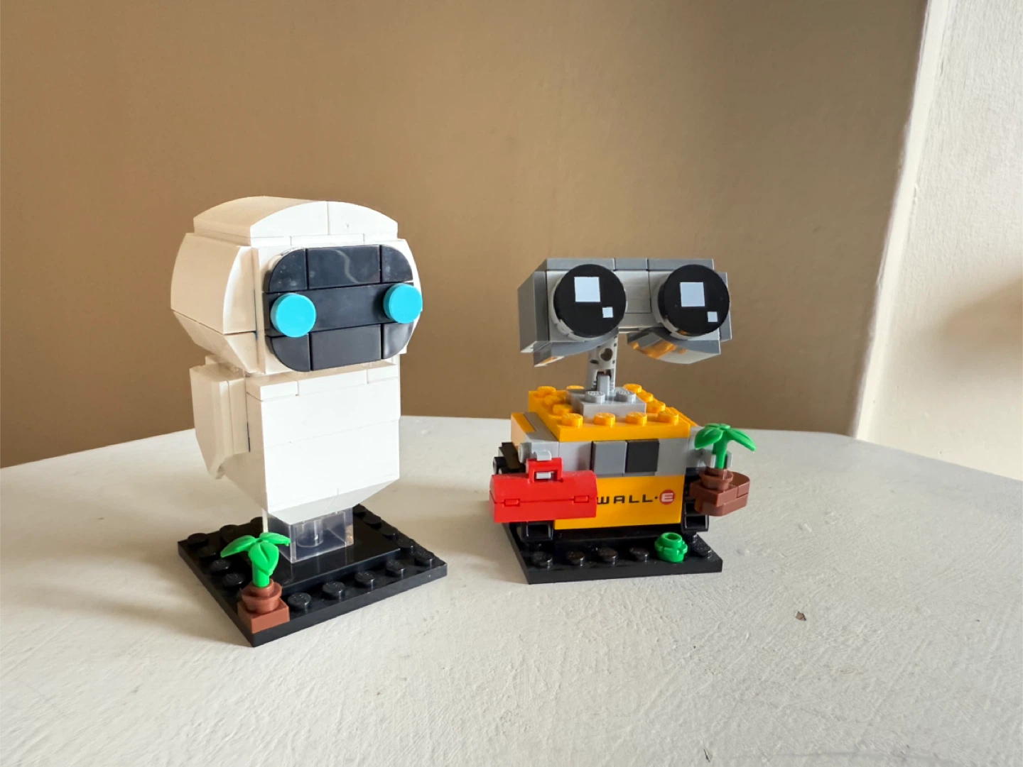 LEGO Eve and Wall-E set 40619 - photo 2
