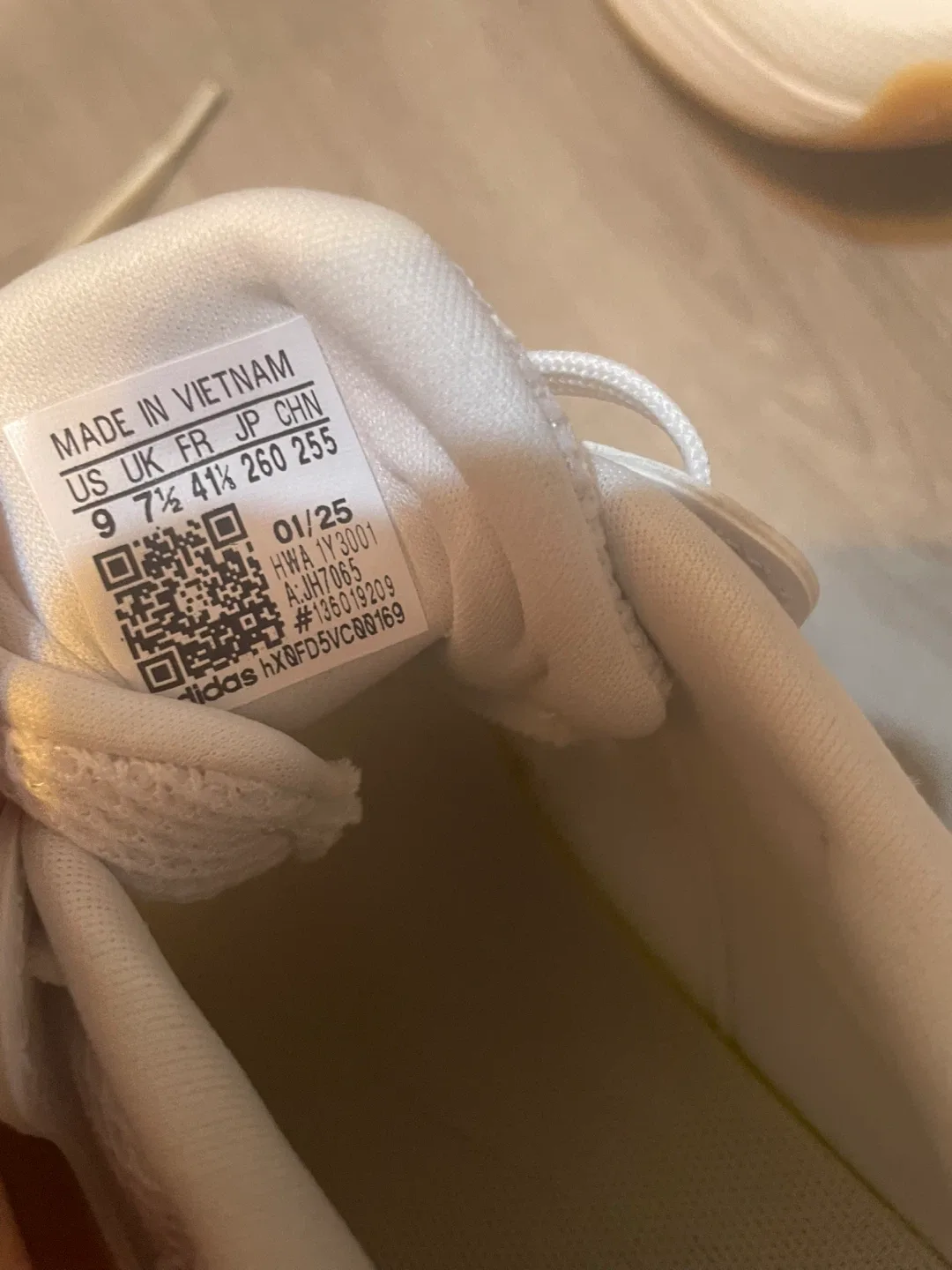 Adidas Ultraboost DNA White, US 9 image indicator(4)