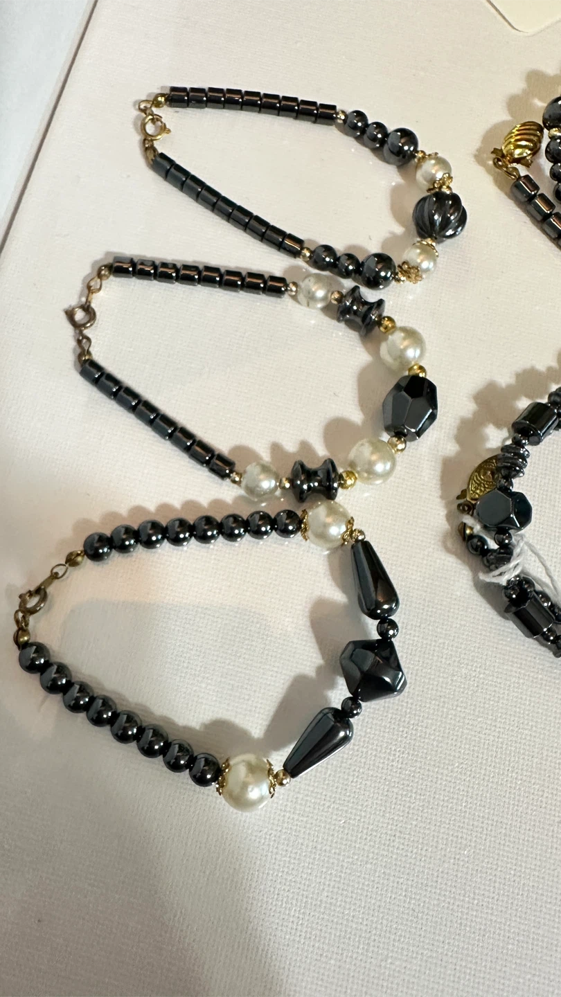 BRAND NEW 61 pcs of Hematite Necklaces & Jewellery LOT - photo 2