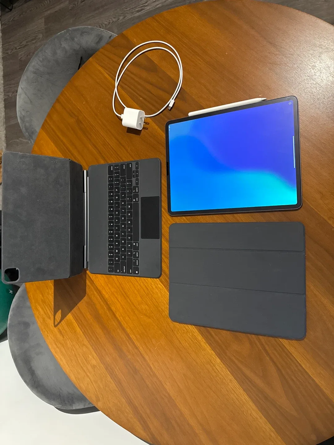 Apple iPad Pro 12.9 inch with Magic Keyboard, Pencil and Folio