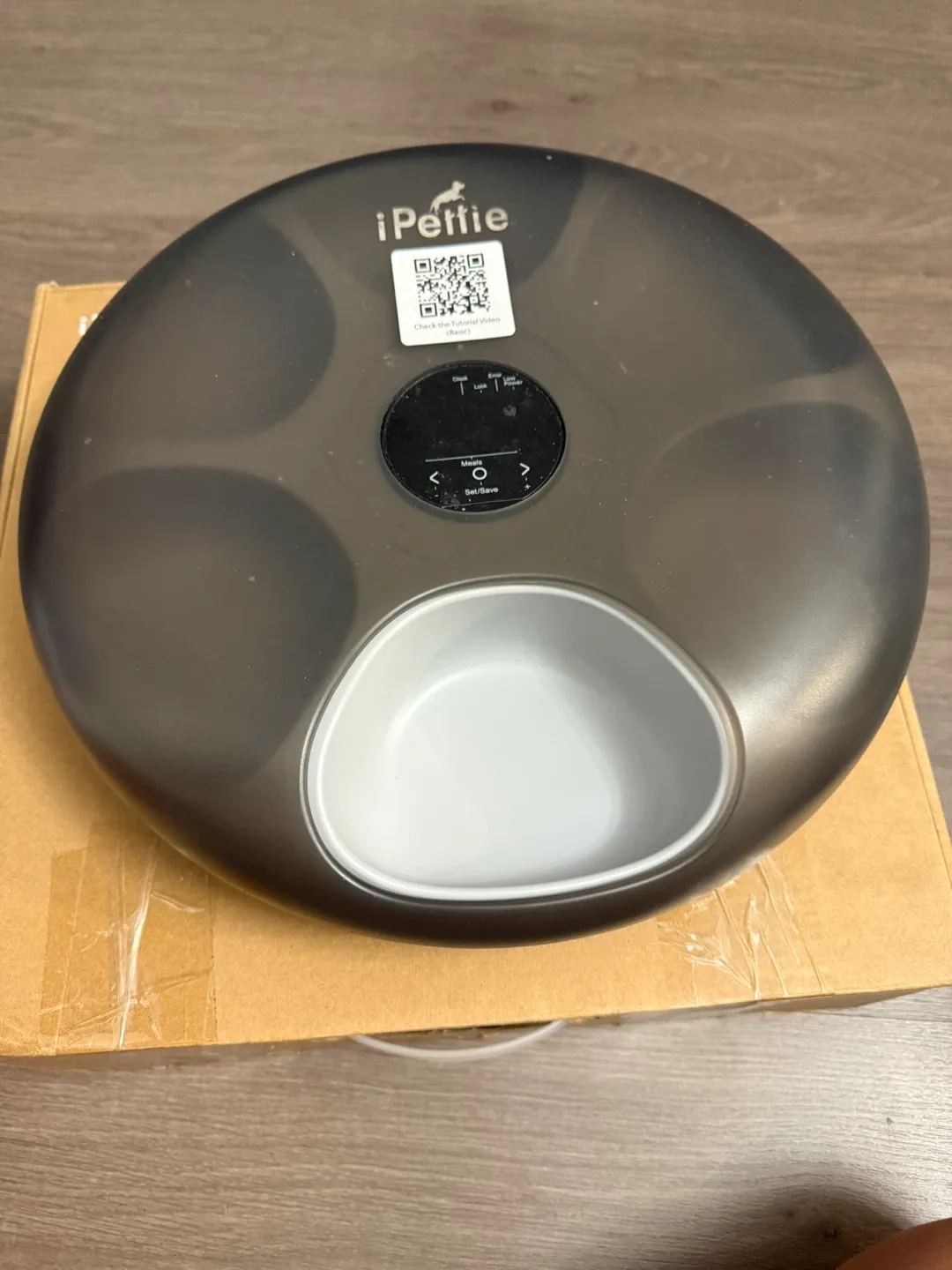 iPettie Donut Frost 6-Meal Automatic Pet Feeder image indicator(3)