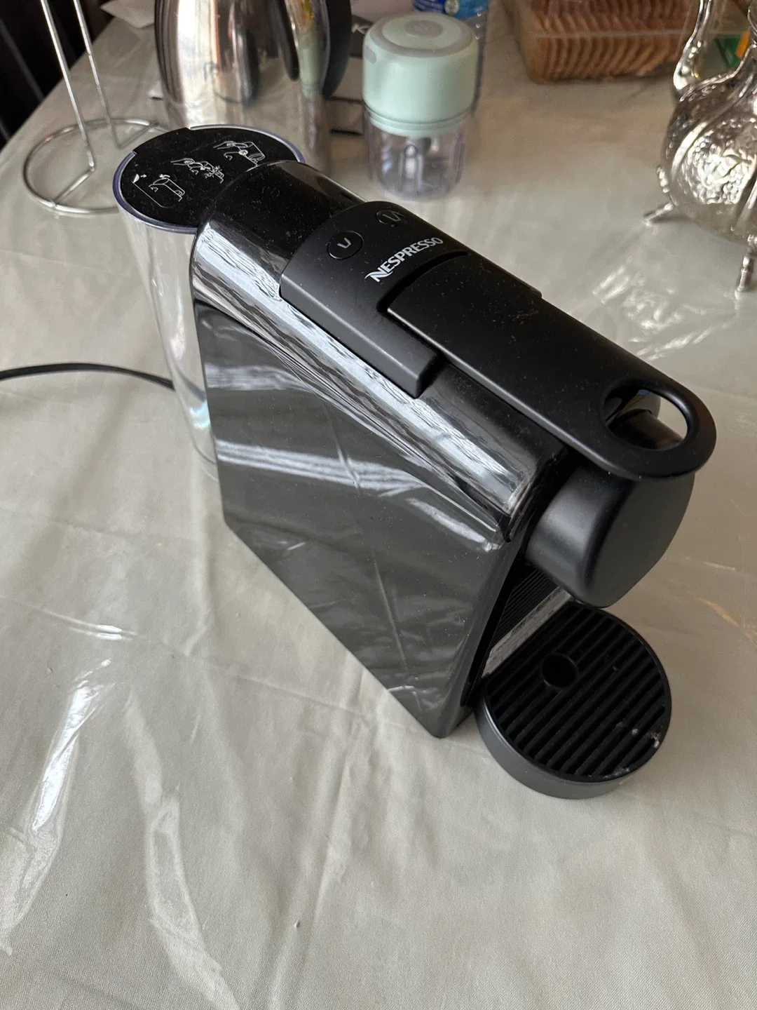 Nespresso Essenza Mini with Aeroccino Milk Frother image indicator(4)