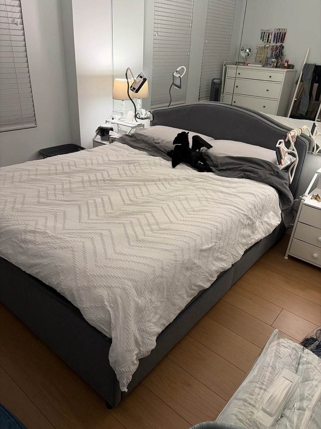 Queen Bedframe w Headboard + Storage Drawers