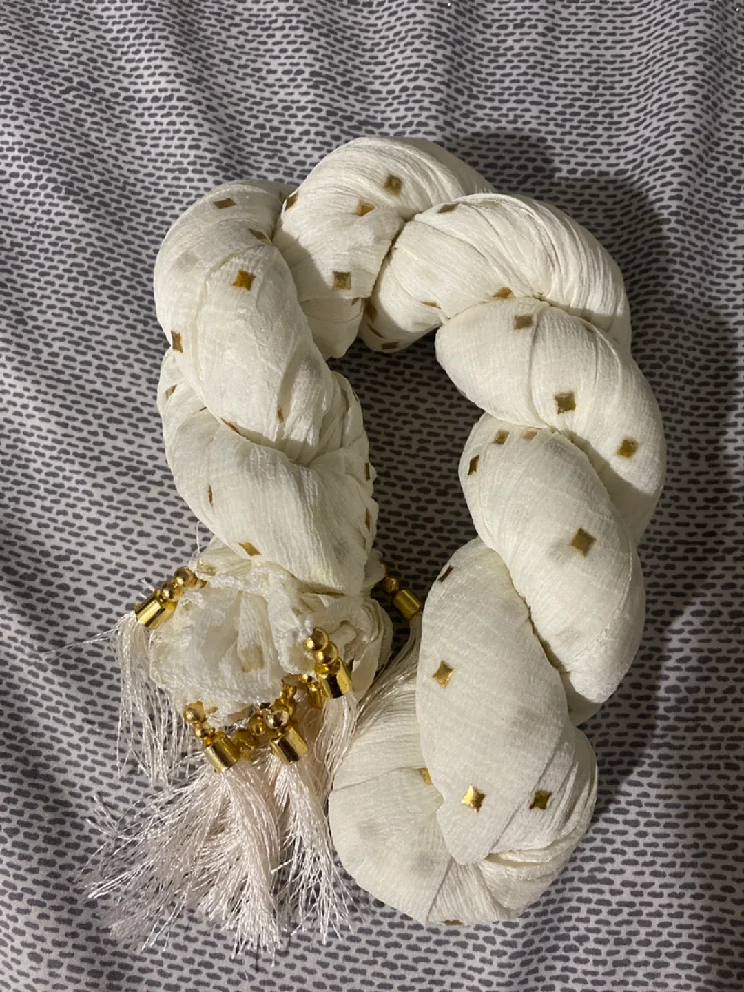 White & Gold Scarf image indicator(2)