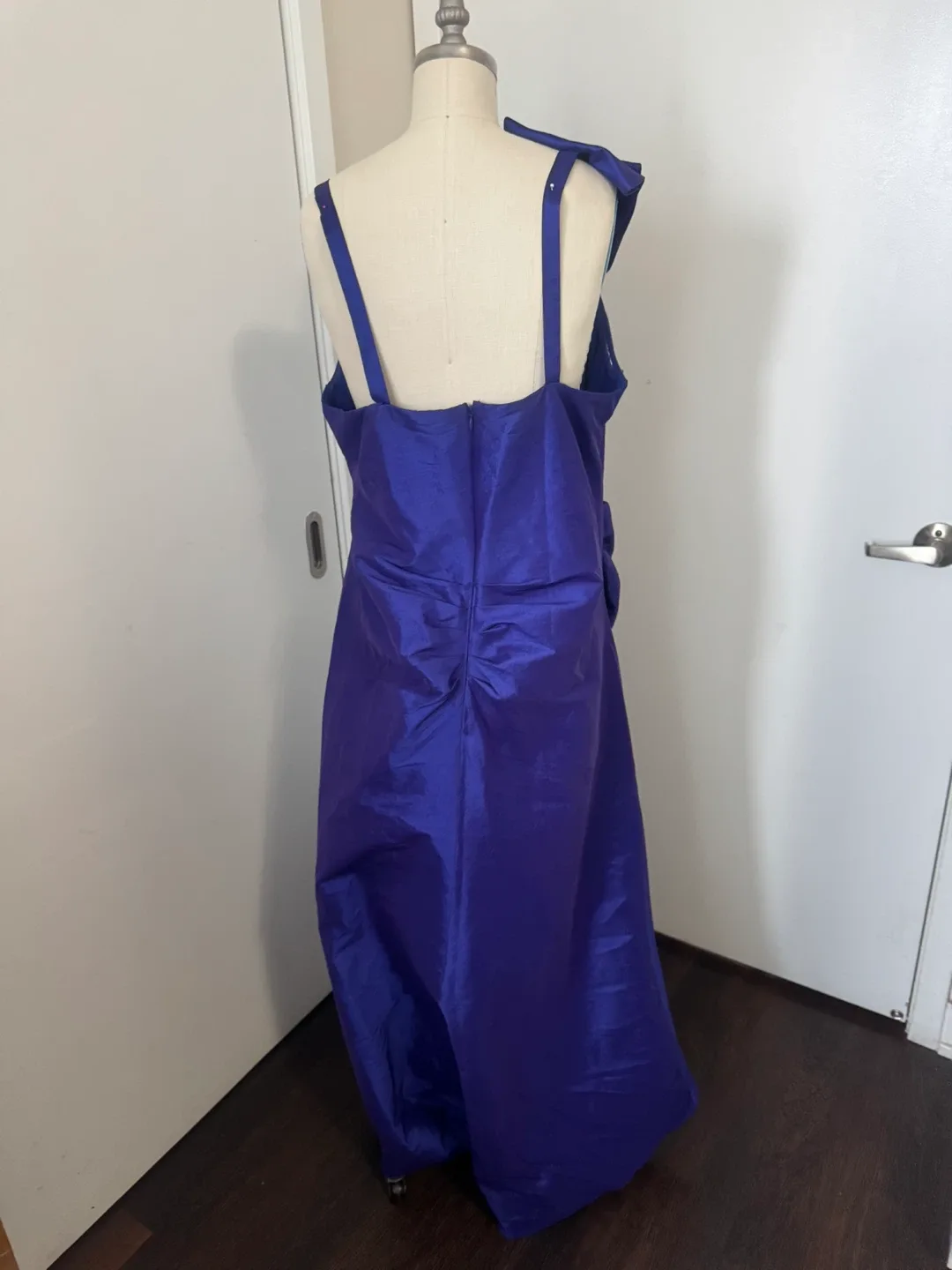 Ladies, Stunning Beautiful, Plus Size 18w evening dress image indicator(5)