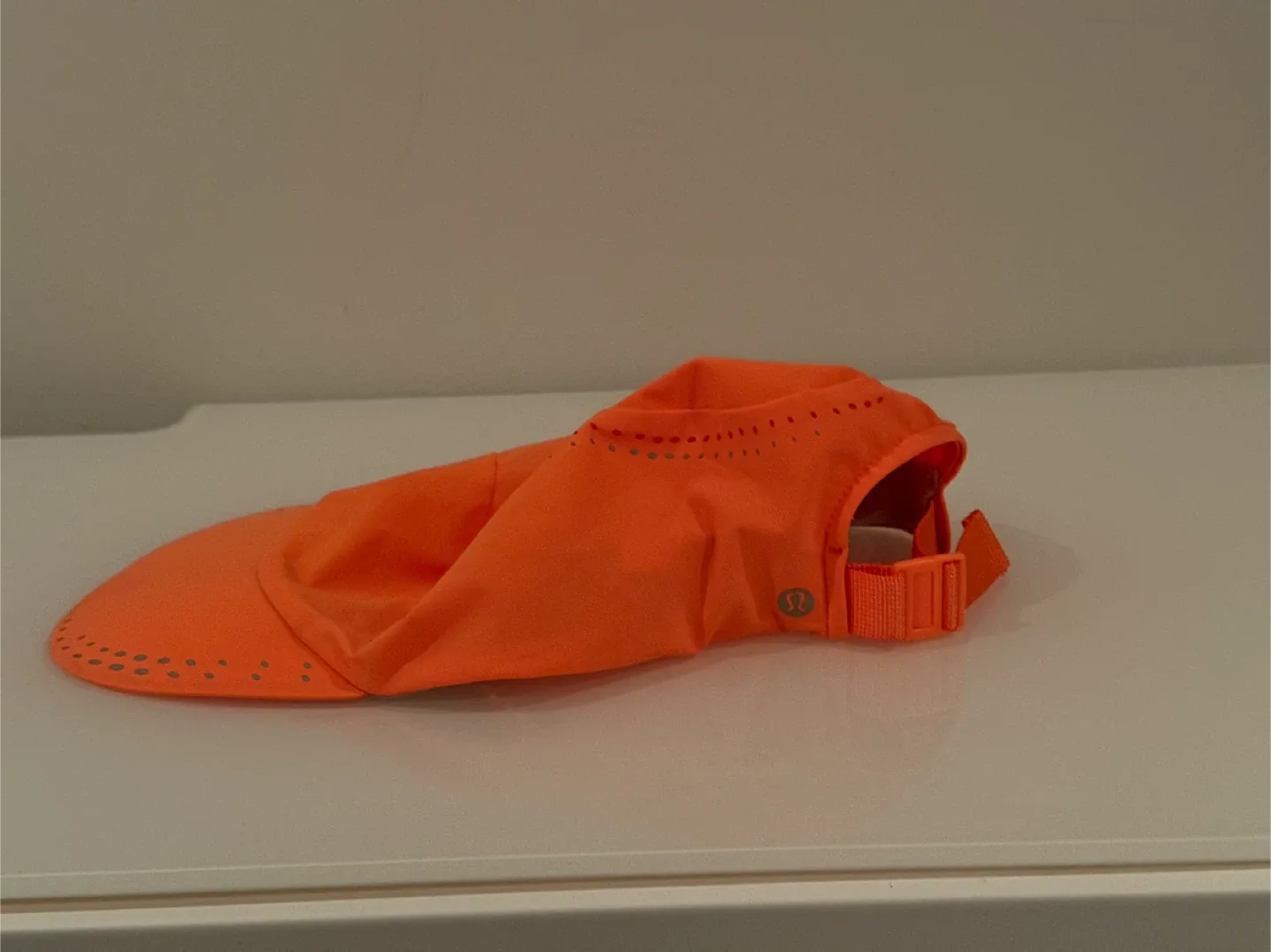 Lululemon Blaze Orange Fast Paced Visor L/XL image indicator(3)