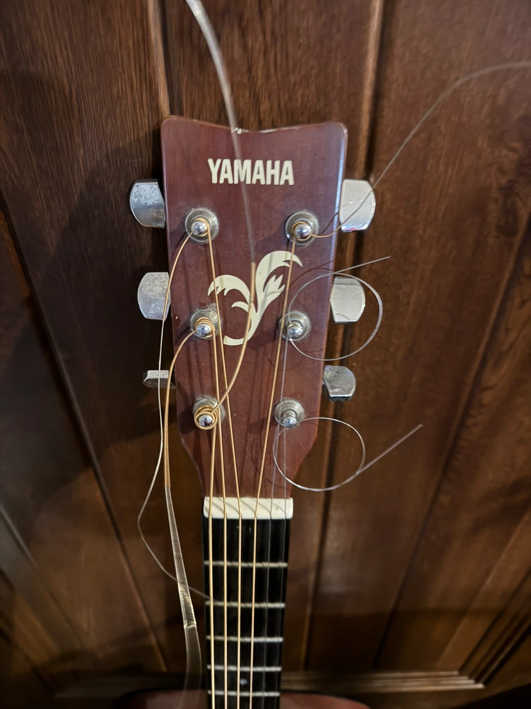 Yamaha FG-401 Acoustic Guitar - photo 2