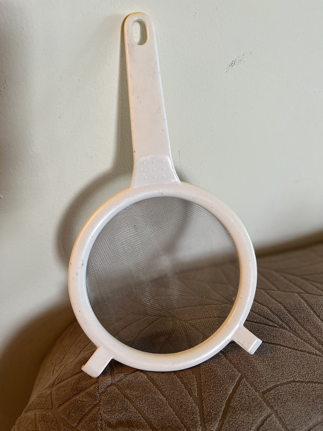 New-White Plastic Mesh Strainer