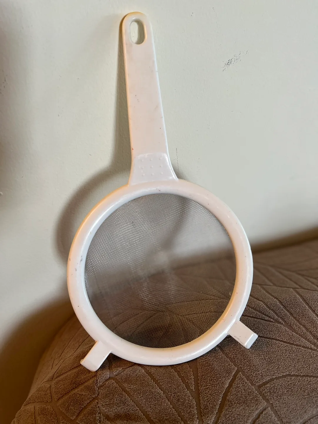 New-White Plastic Mesh Strainer