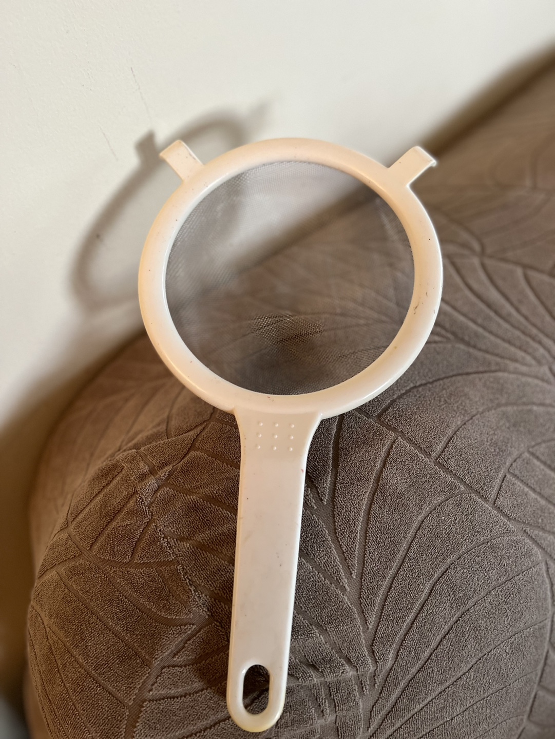 New-White Plastic Mesh Strainer - photo 2