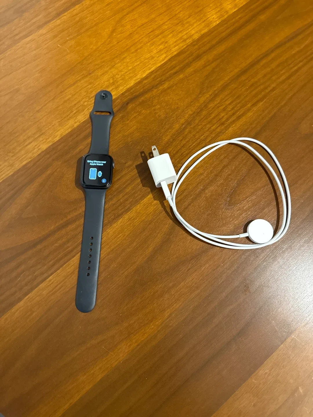 Apple Watch Series 6 with Charger image indicator(2)