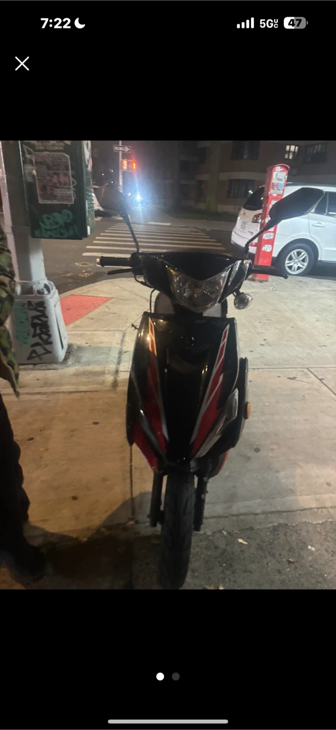 Black Viper Scooter only front panel alittle broken could be fix