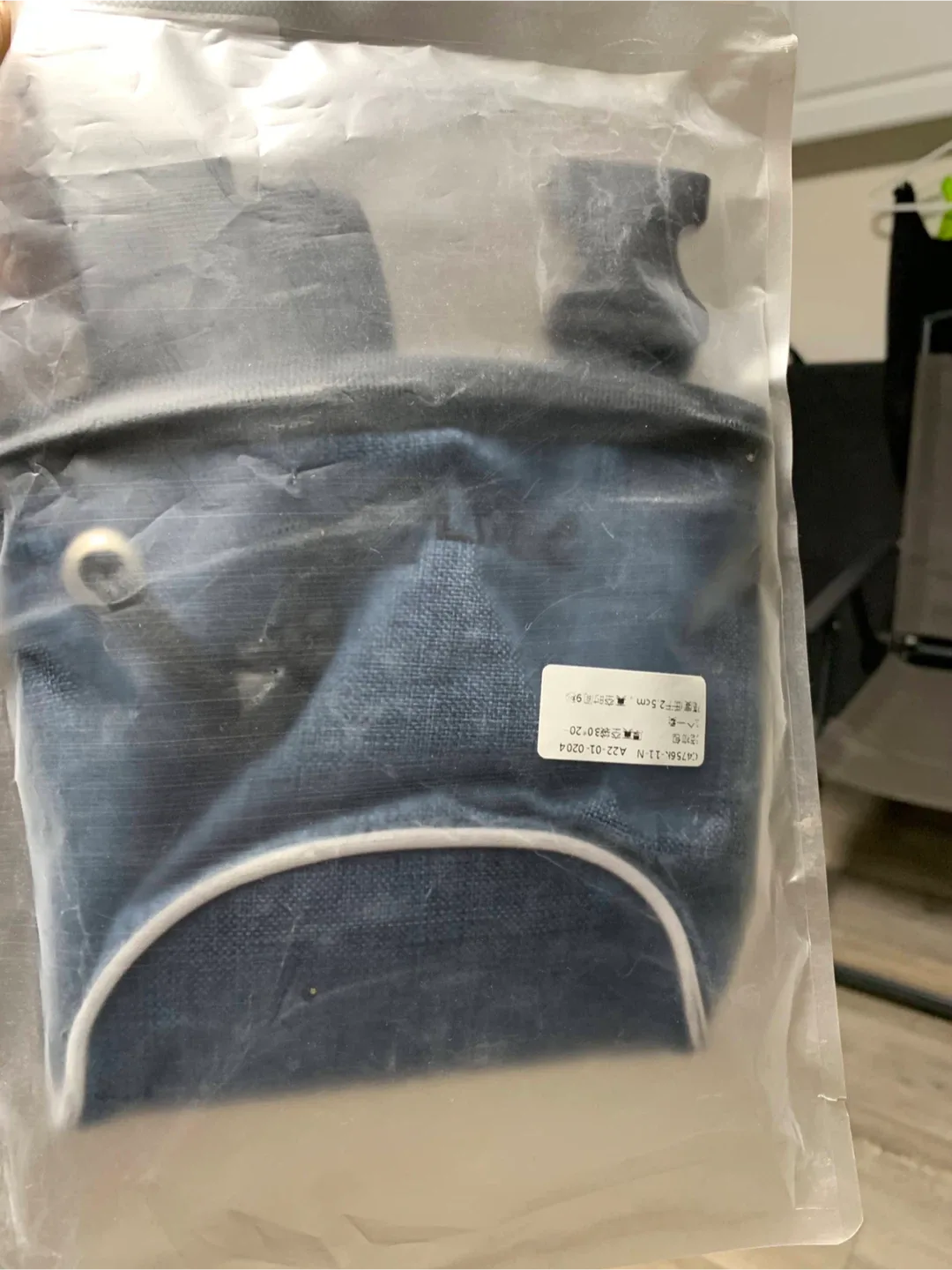 Dog treat pouch with adjustable waistband