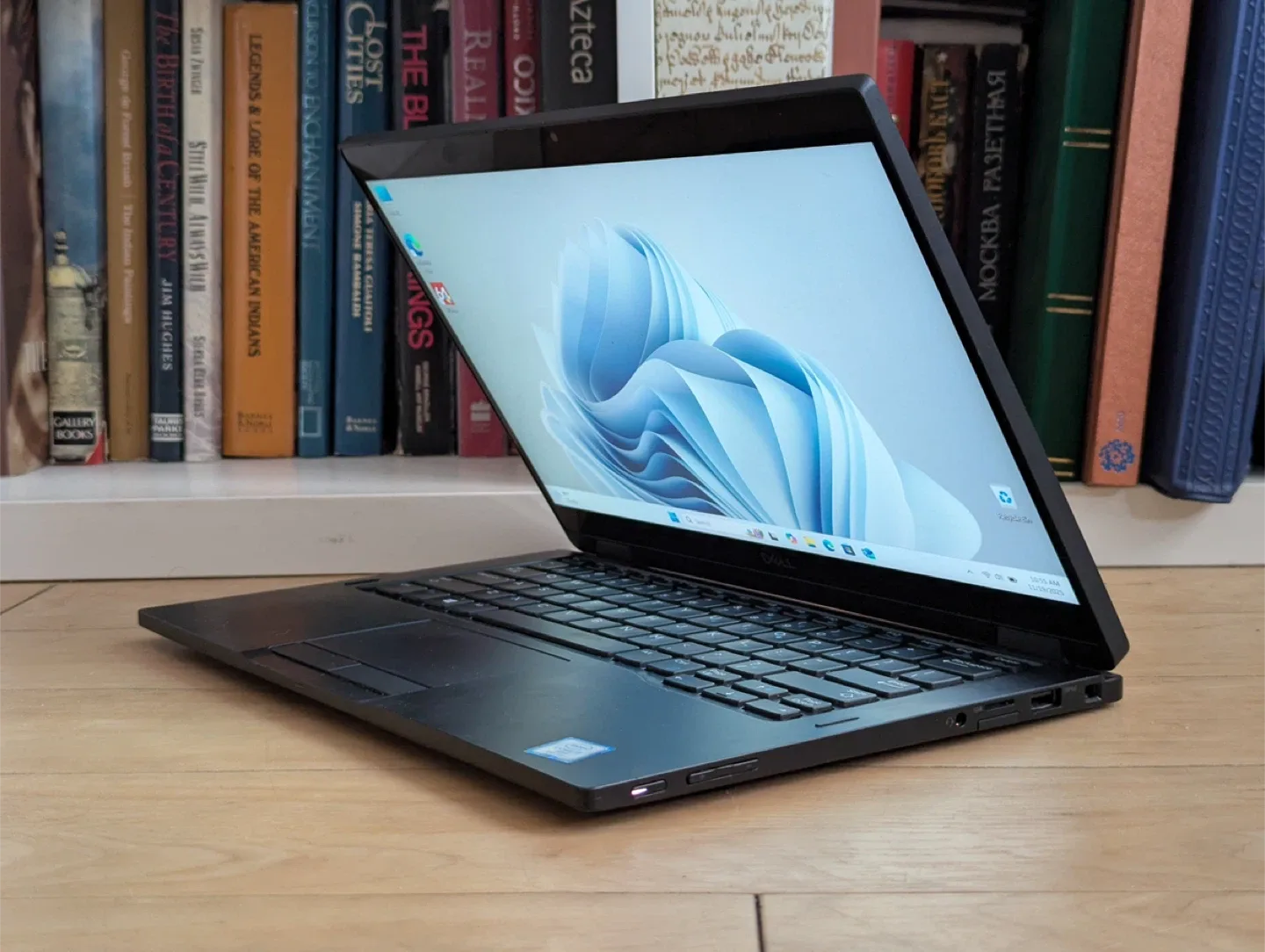 Dell Latitude 7320 2-in-1 Laptop | core i7 image indicator(4)