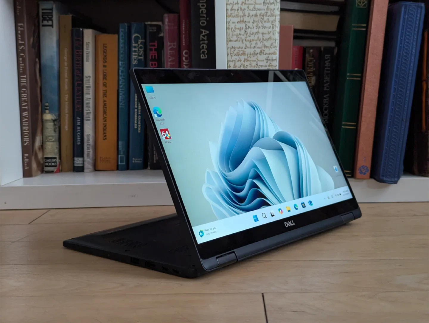 Dell Latitude 7320 2-in-1 Laptop | core i7 image indicator(5)