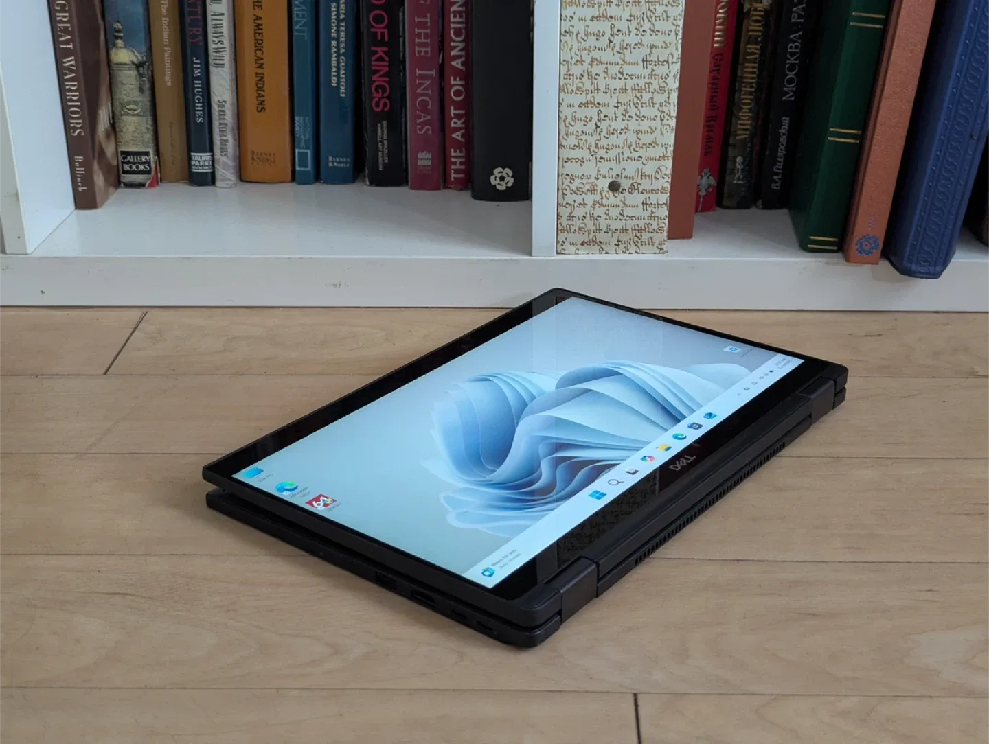 Dell Latitude 7320 2-in-1 Laptop | core i7 image indicator(6)