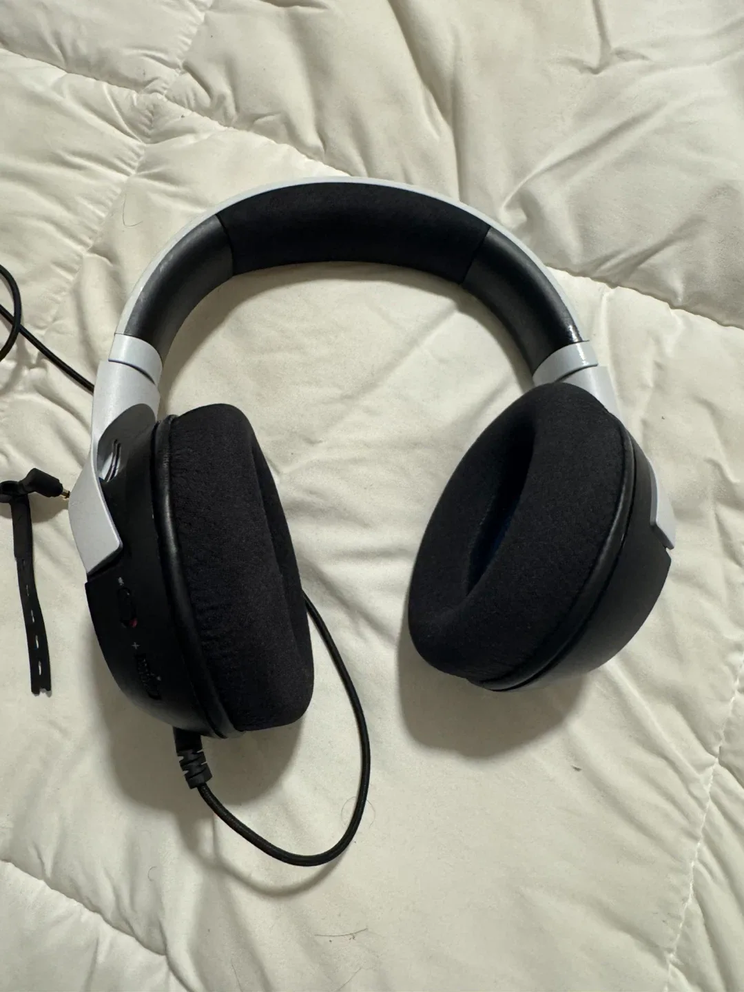 Razer Kaira X Wired Gaming Headset - White/Black image indicator(3)