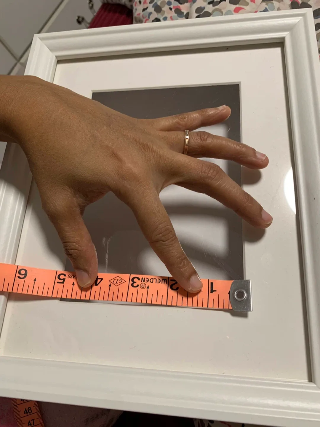 White shadow box image indicator(2)