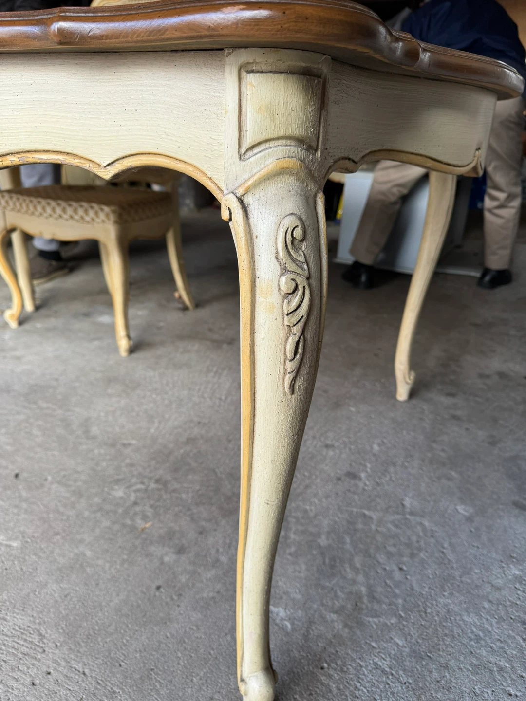 French Provincial Dining Set – Table + 6 Chairs + 2 Extenders - photo 5