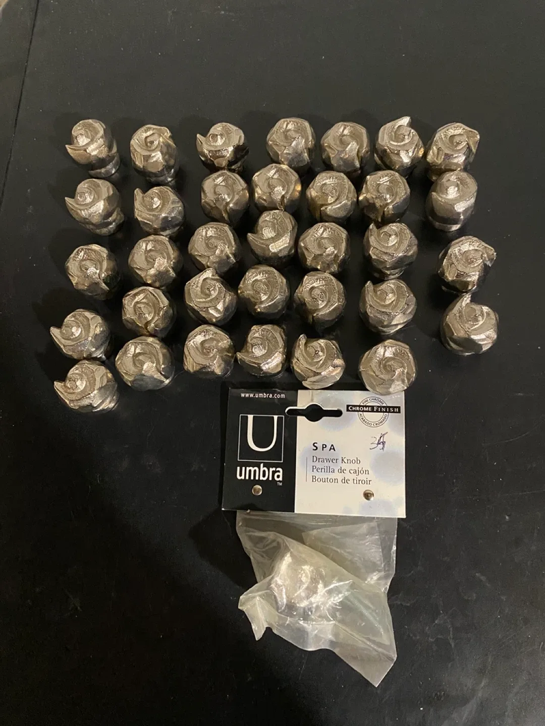 Umbra SPA Drawer Knobs, Chrome Finish, 32 pcs image indicator(2)