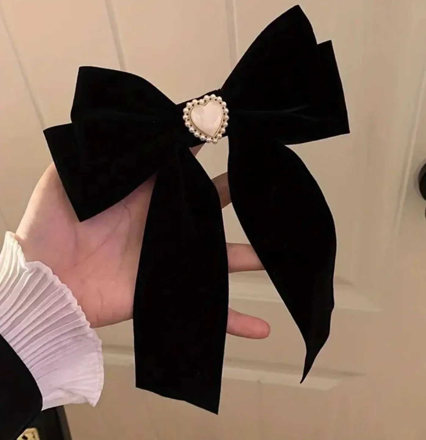 Black velvet bow with a pearl heart image indicator(5)