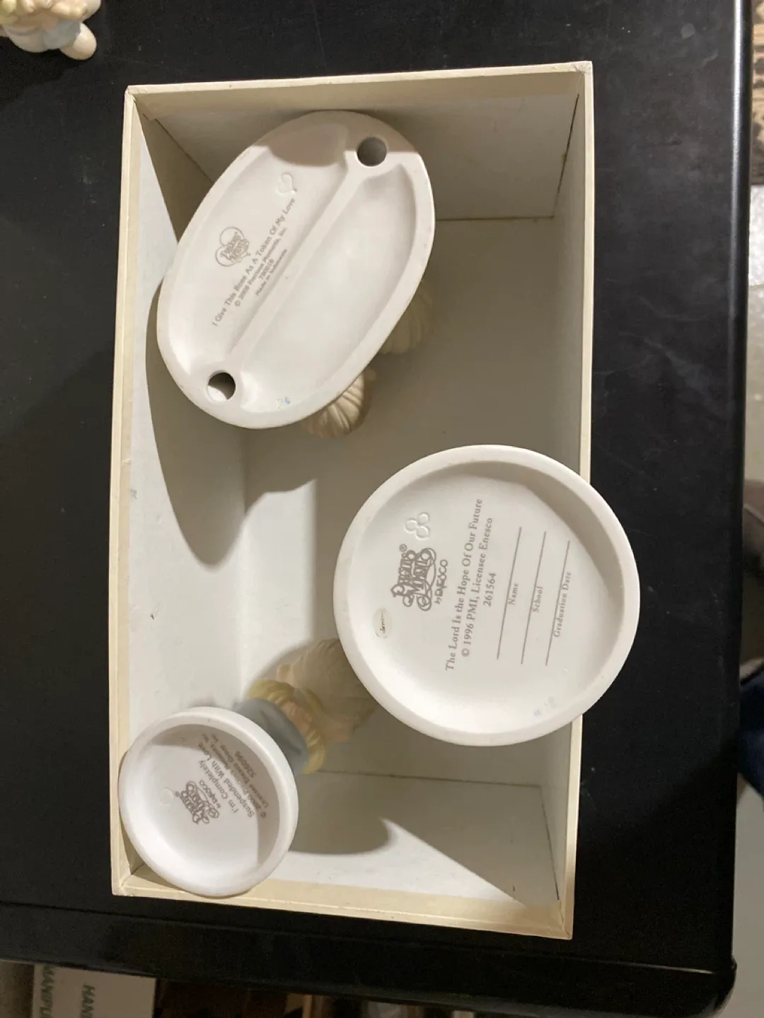 Precious Moments Figurines Collection image indicator(2)