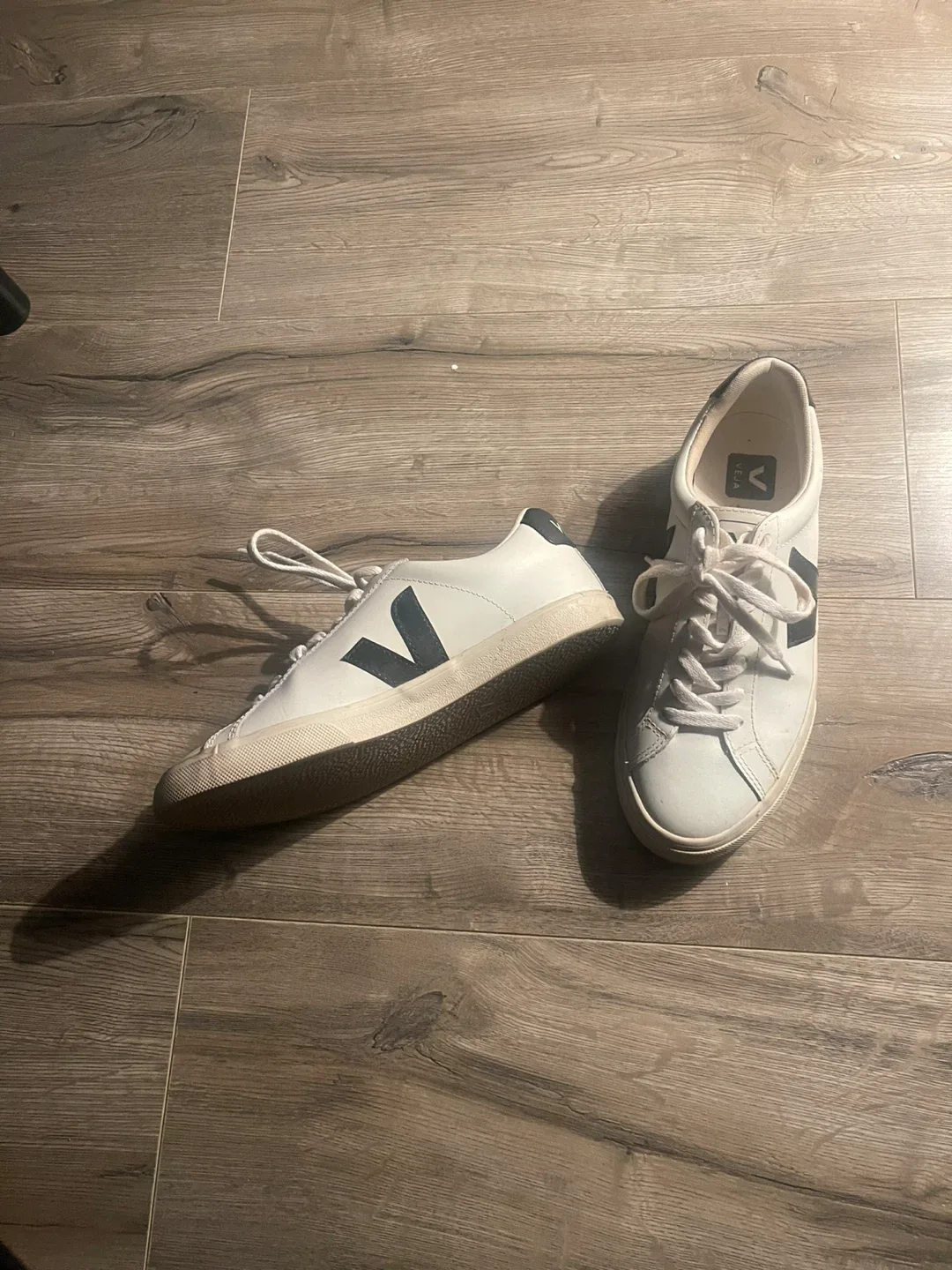Veja Esplar Leather White Sneakers image indicator(2)