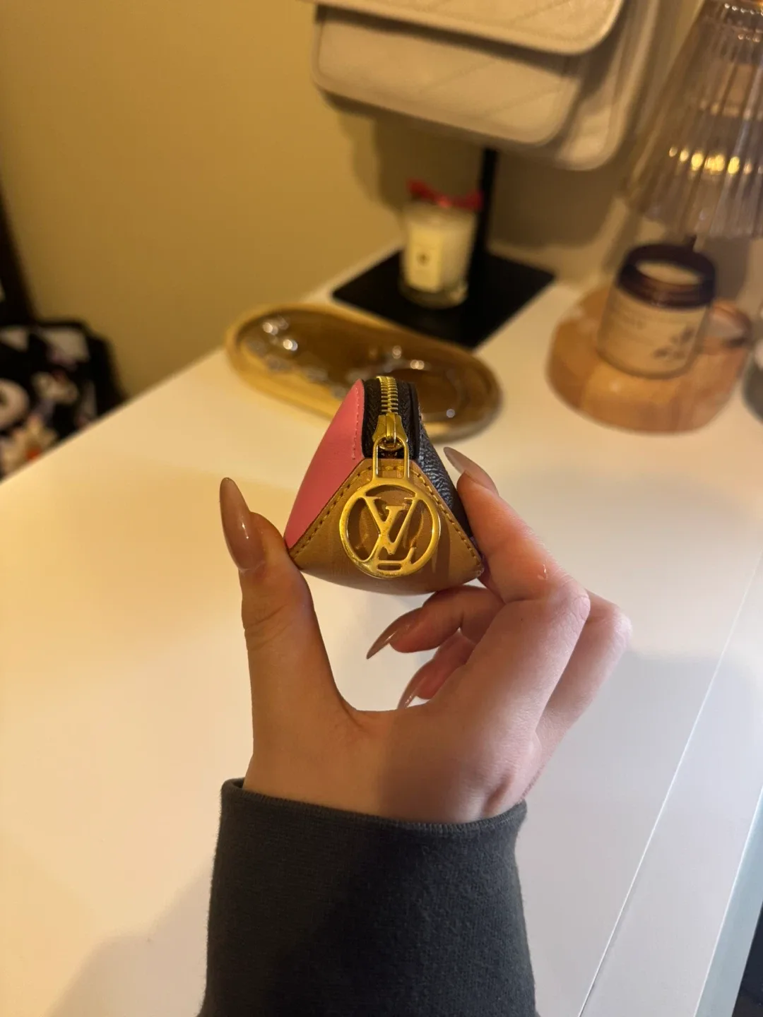 LOUIS VUITTON LIM. ED. SHANGAI PENCIL POUCH BN image indicator(4)