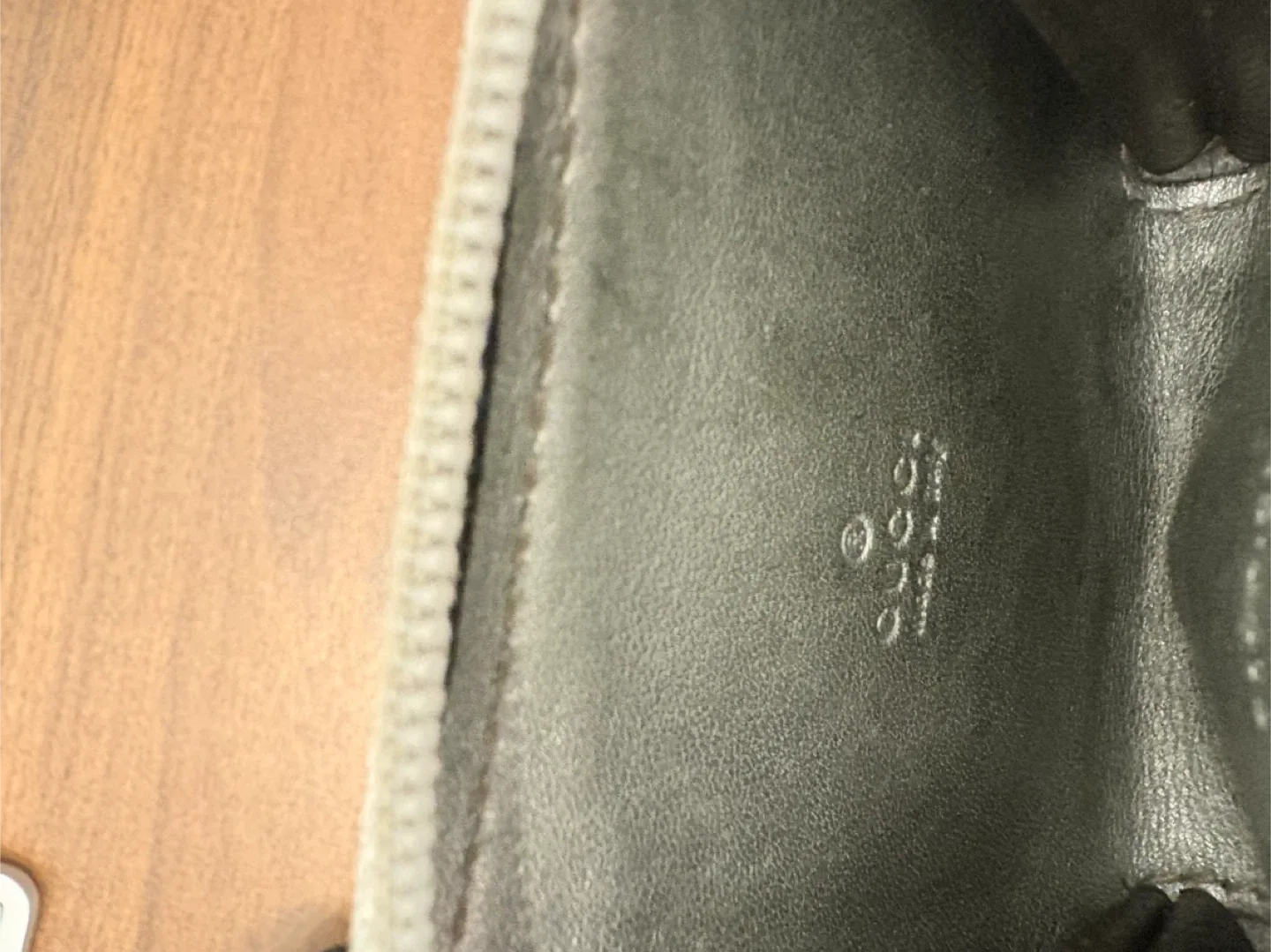 Gucci GG Embossed Leather Zip Around Card Case image indicator(2)