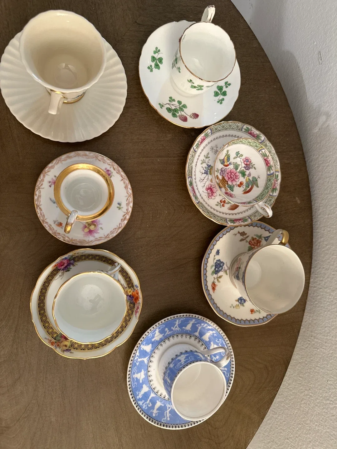 Vintage Tea Cups and Saucers - Set of 7 image indicator(2)