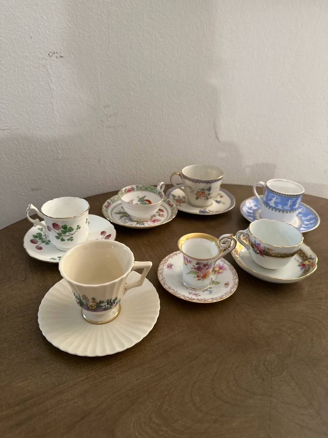 Vintage Tea Cups and Saucers - Set of 7
