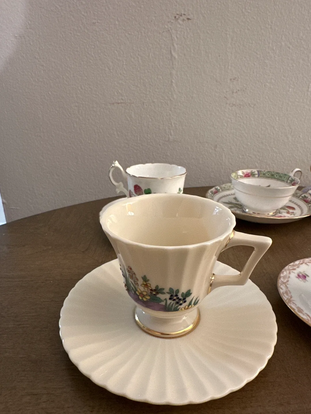 Vintage Tea Cups and Saucers - Set of 7 image indicator(3)