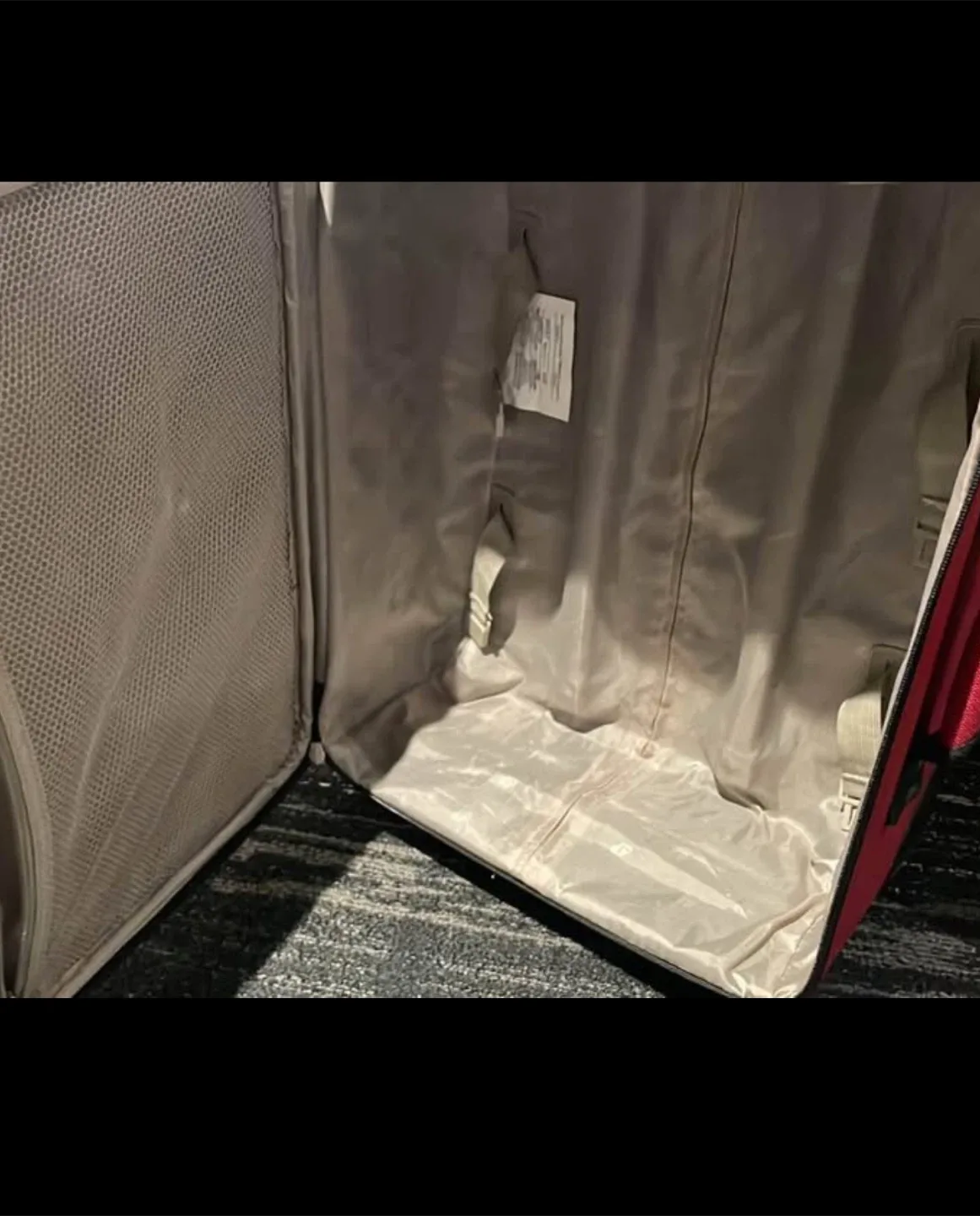 American Tourister Red Carry-on Suitcase image indicator(3)