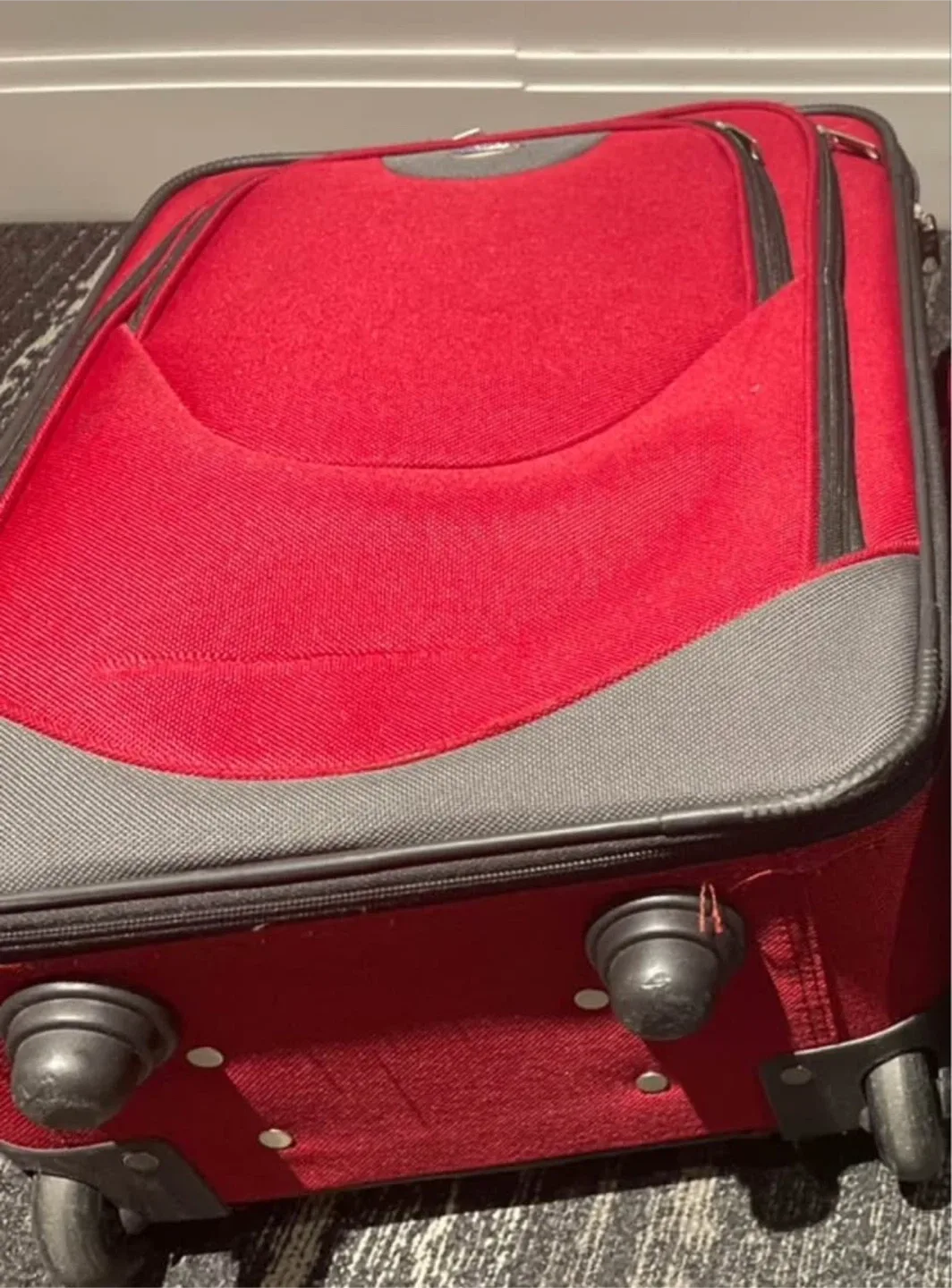 American Tourister Red Carry-on Suitcase image indicator(2)