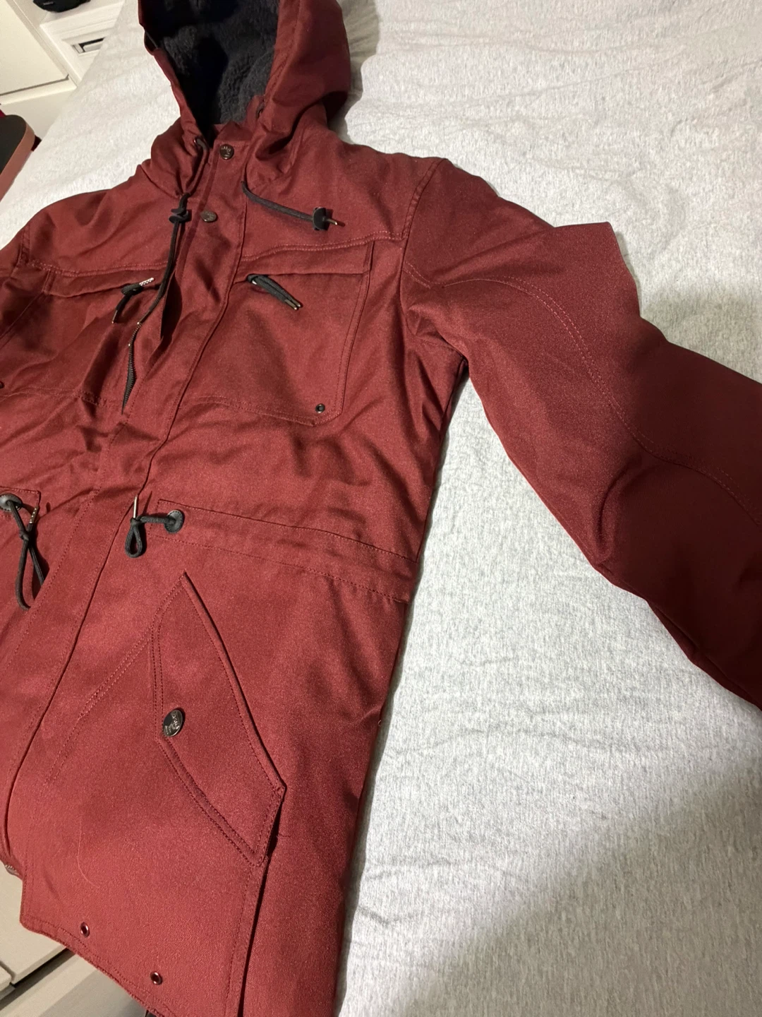 Red hooded winter jacket - photo 3