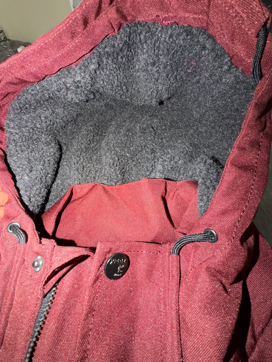 Red hooded winter jacket - photo 5