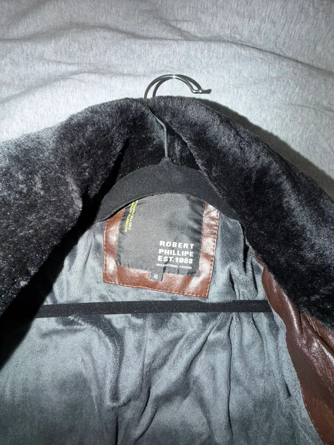 Robert Phillipe image indicator(8)