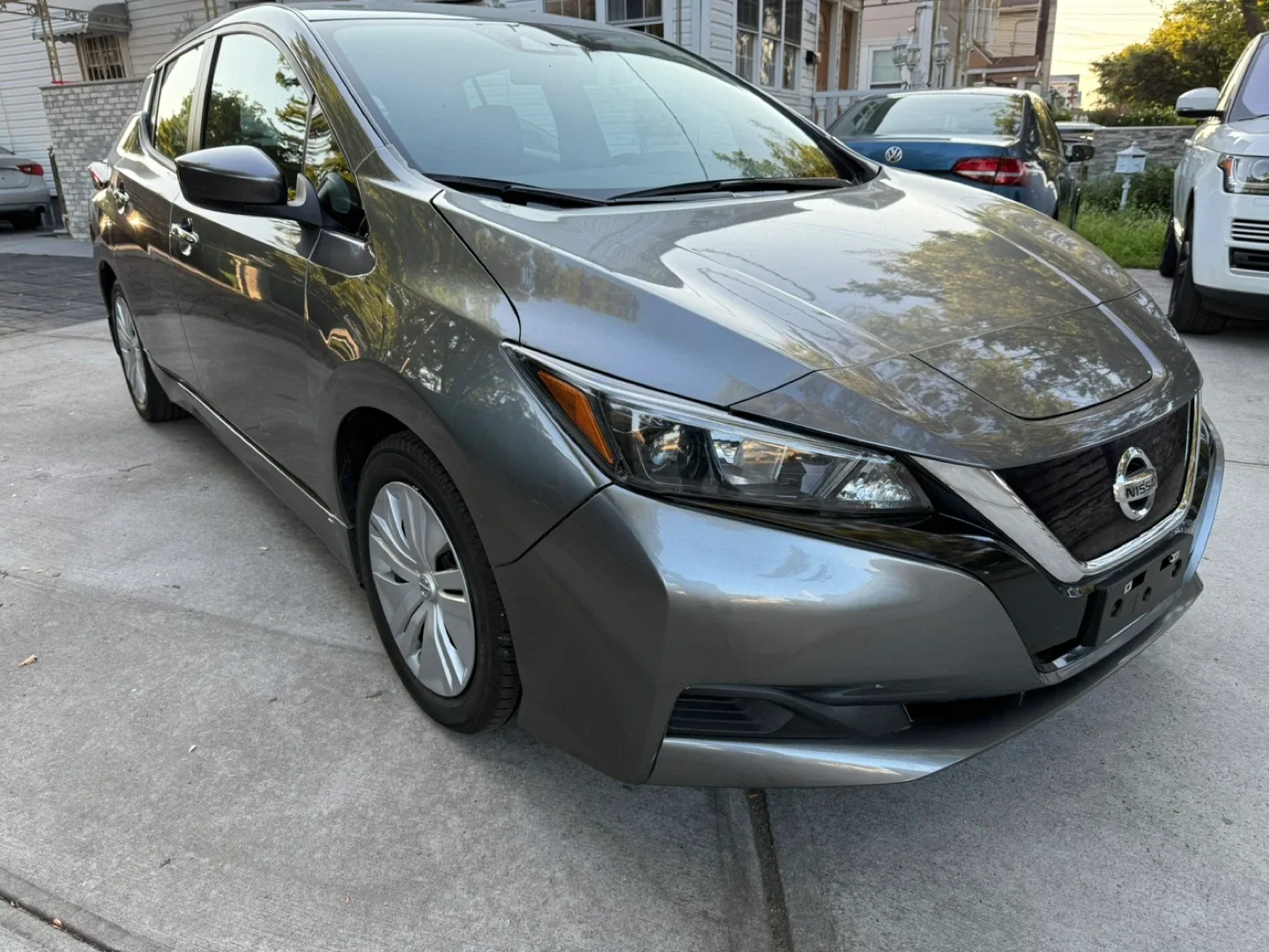 2022 Nissan Leaf - Gray Hatchback electric image indicator(2)
