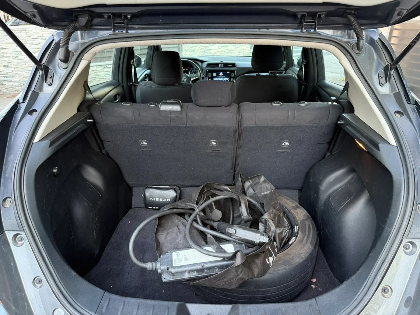 2022 Nissan Leaf - Gray Hatchback electric image indicator(5)